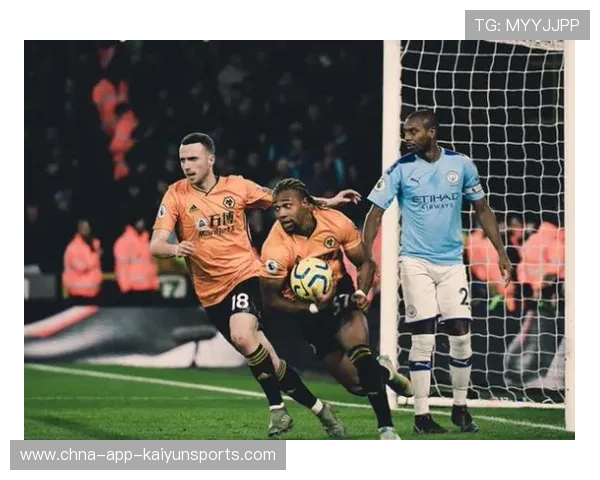 英超球队提升中场横向移动能力，攻守衔接更紧密